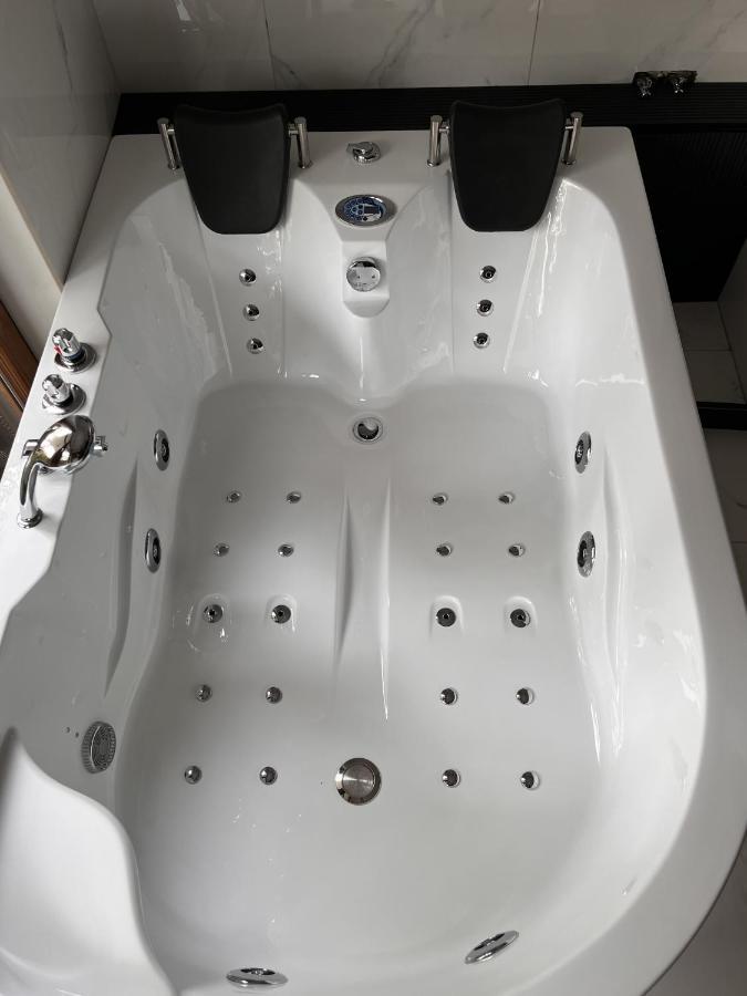 Jacuzzi Rakowicka Top Apartments คราคูฟ ภายนอก รูปภาพ