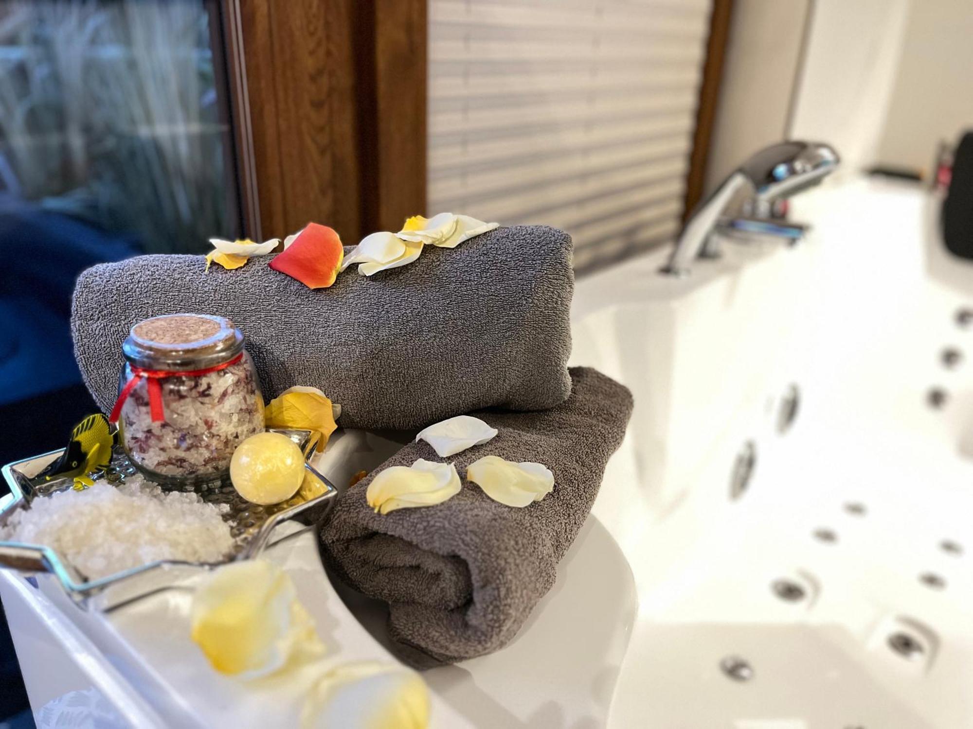Jacuzzi Rakowicka Top Apartments คราคูฟ ภายนอก รูปภาพ