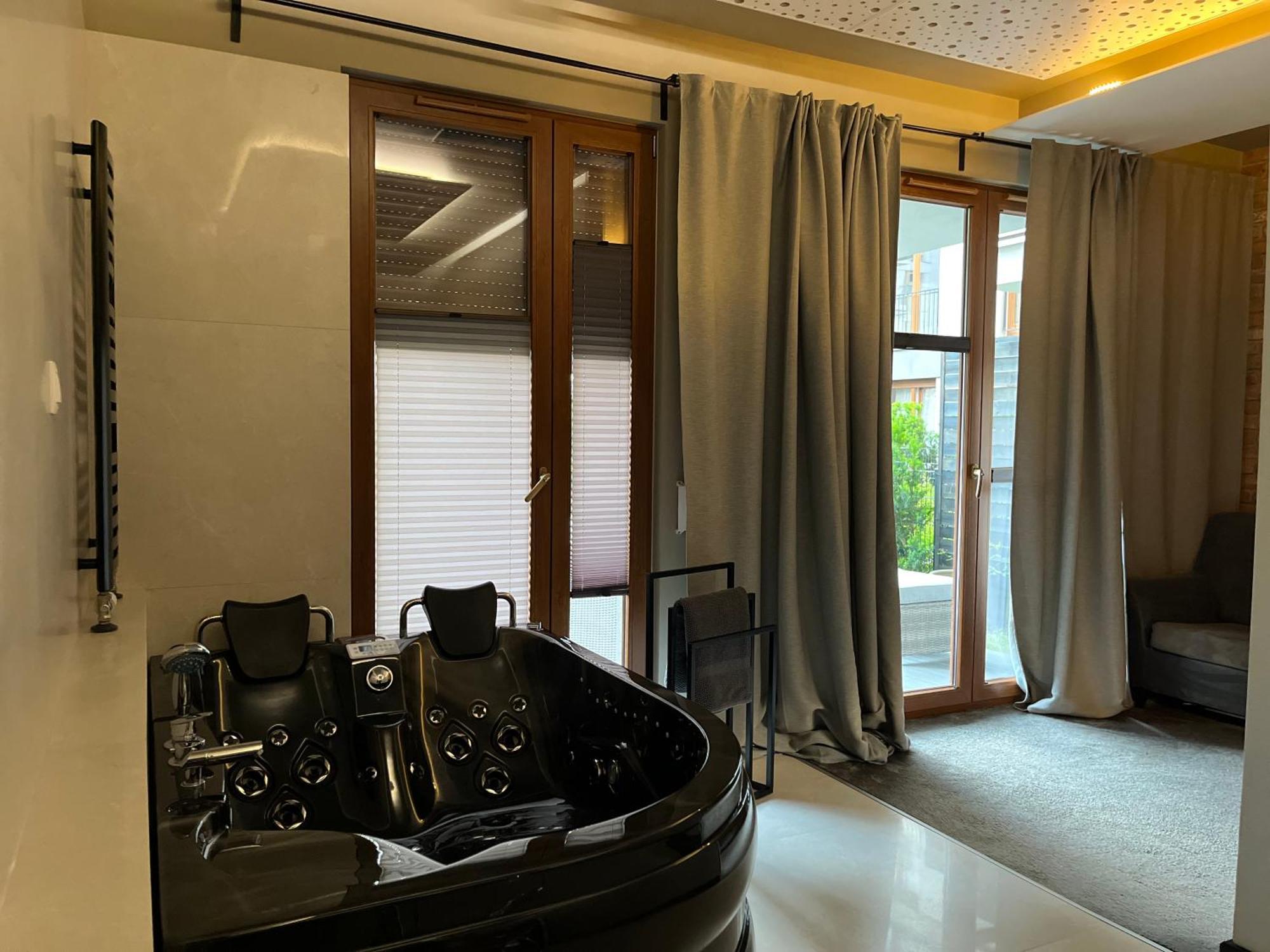 Jacuzzi Rakowicka Top Apartments คราคูฟ ภายนอก รูปภาพ